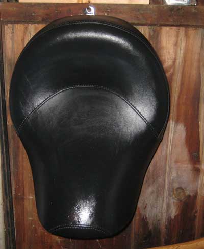 Sundowner Motorcycle Seat on Davidson  Dyna  Sundowner    Deep Bucket Solo Seat 5 Sundowner Top Jpg