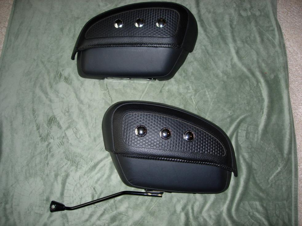 hard saddlebags for harley softail