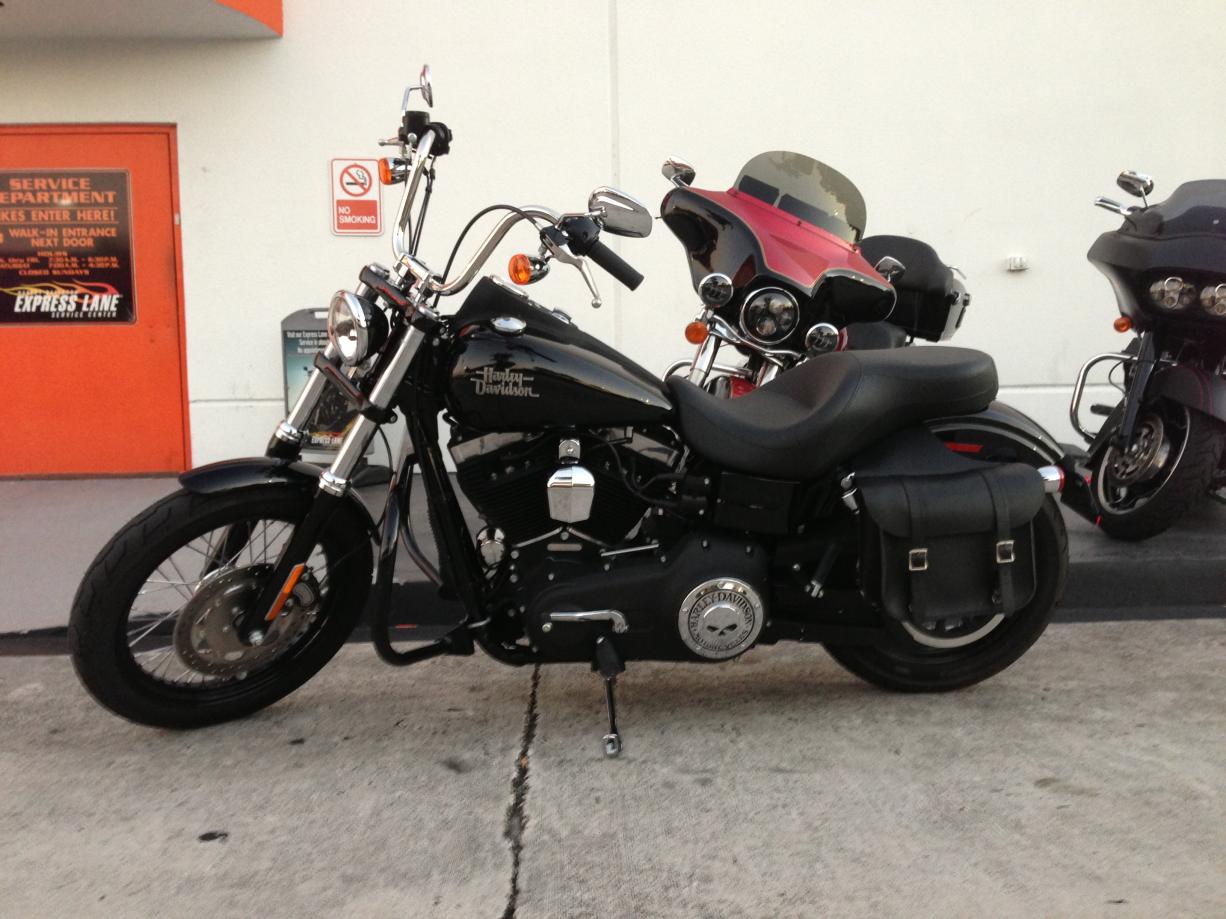 dyna street bob hard saddlebags