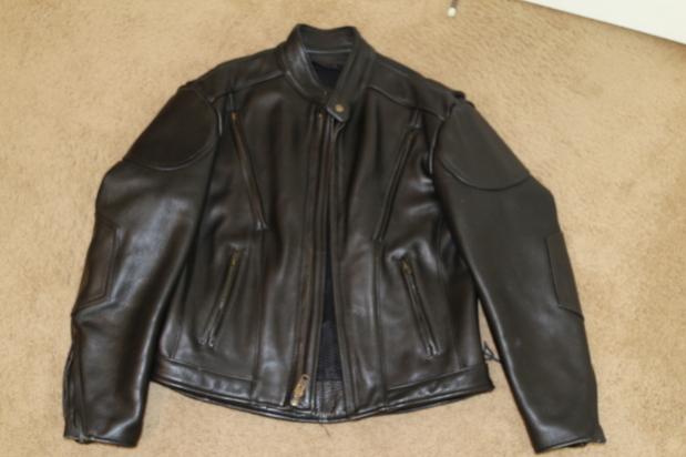 Excellent Fox Creek leather jacket for sale - Harley Davidson Forums