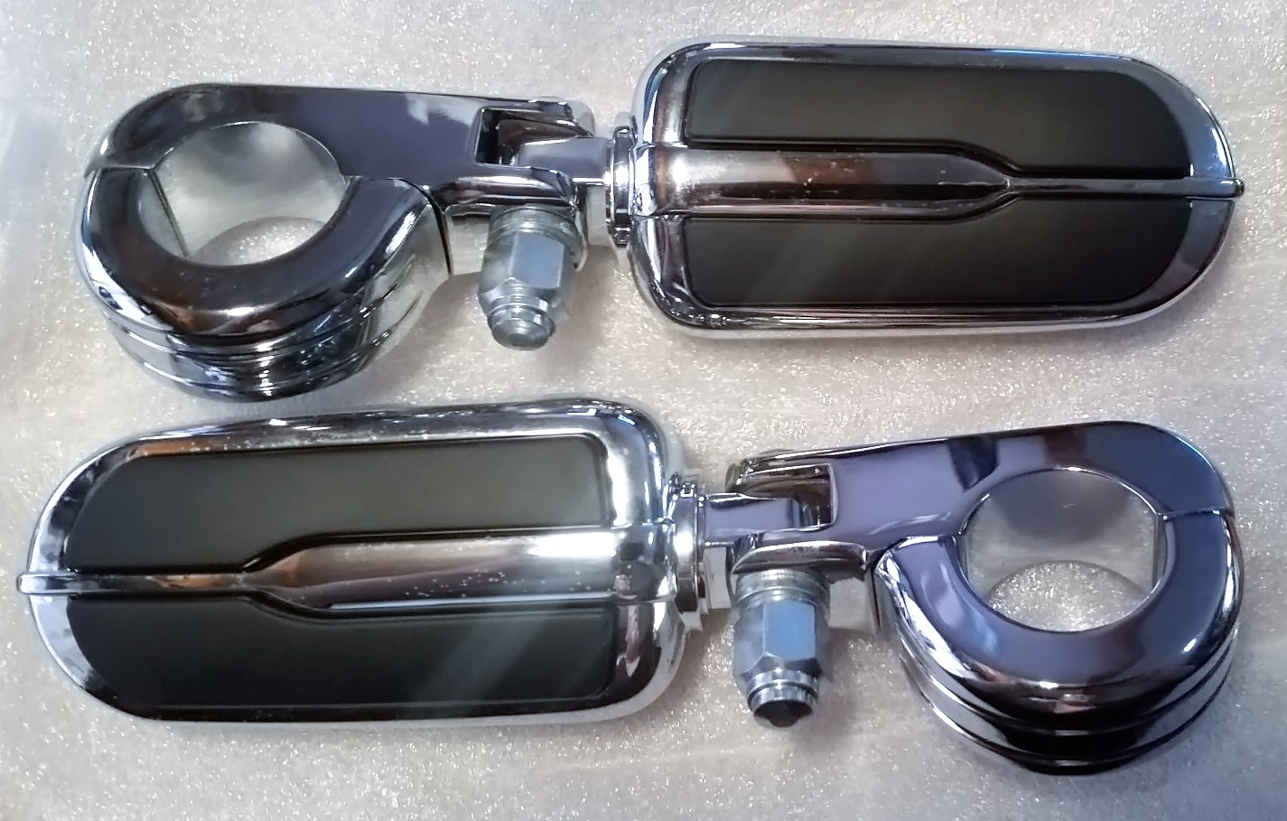 Nearly New Rumble Collection Highway pegs with Billet mounts - Harley ...