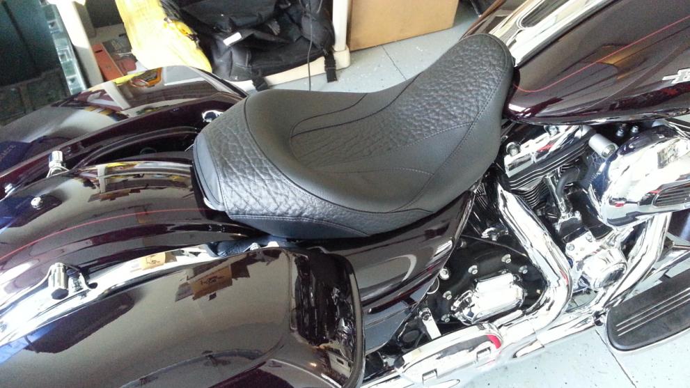 2012 FLHXSE CVO seat on a 2014 FLHXS - Harley Davidson Forums