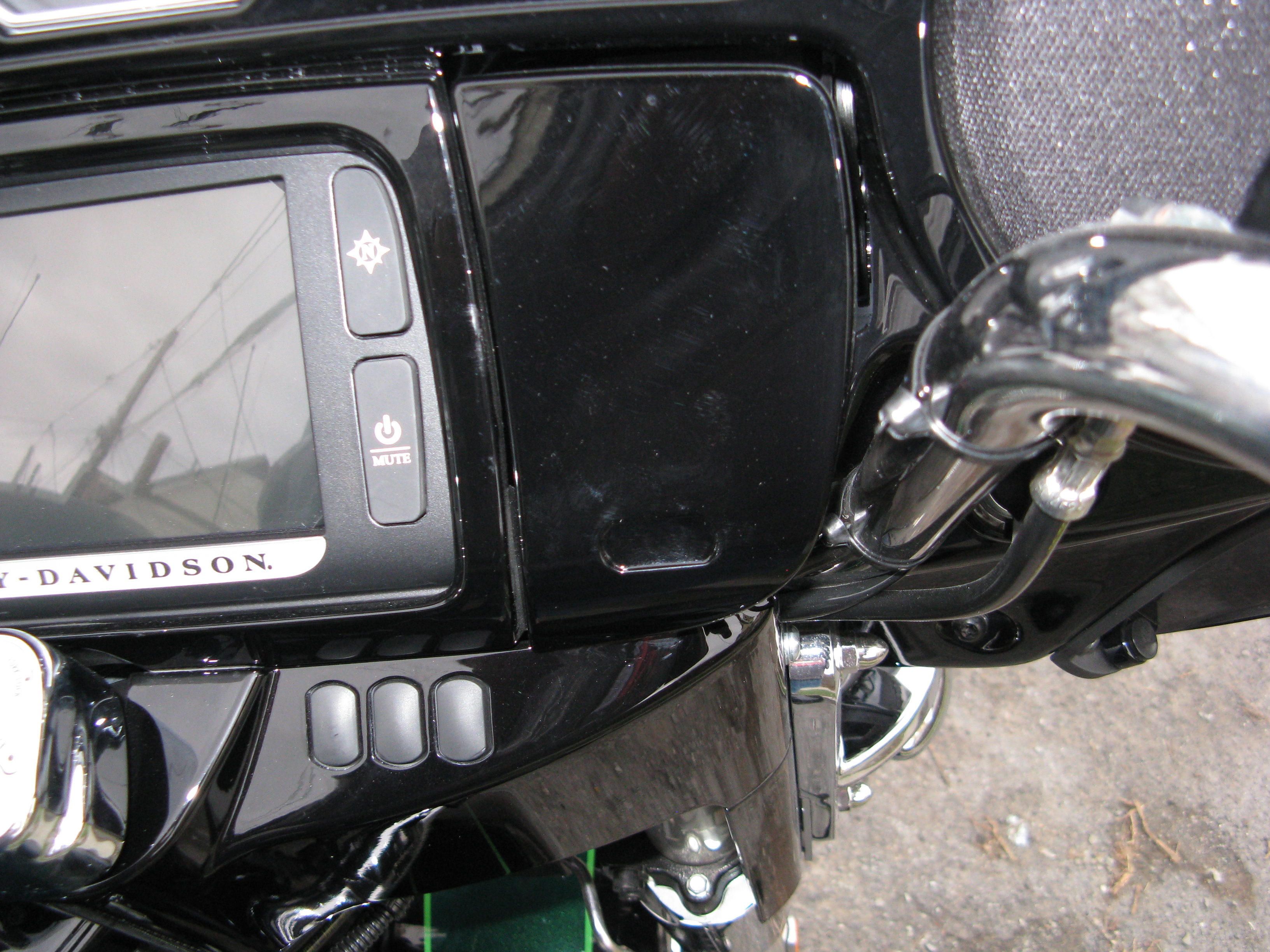 2017 street glide phone mount