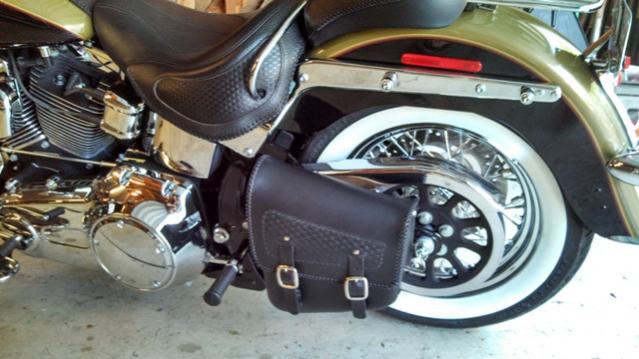 softail deluxe swingarm bag