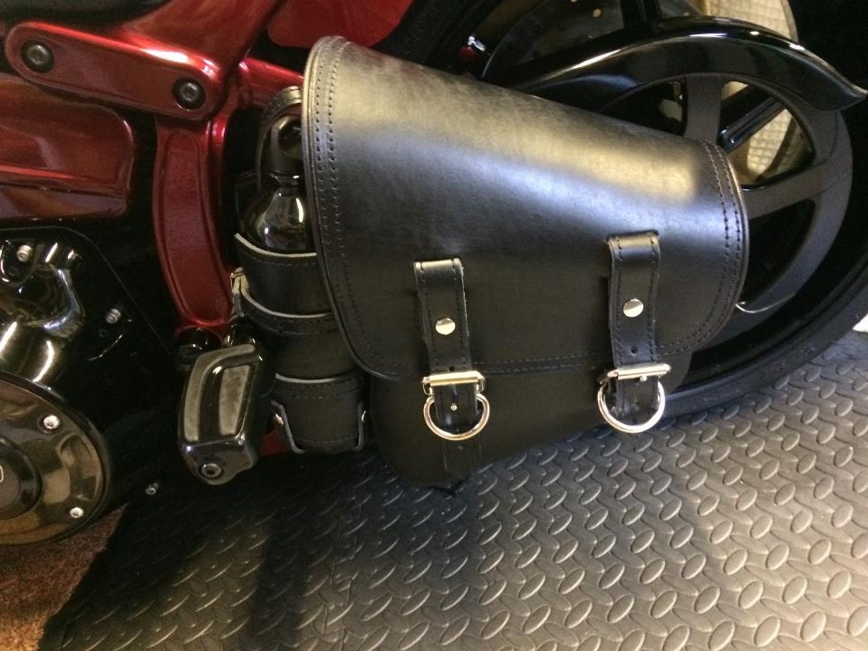 2018 fat bob swingarm bag