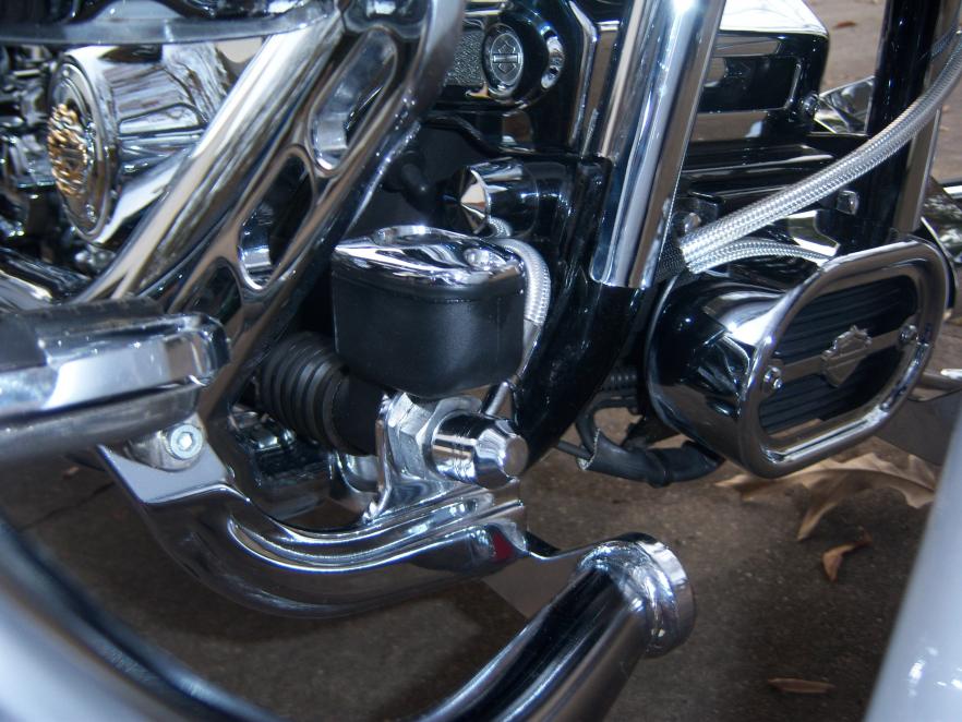 Installed my rear chrome Master Cylinder today.(PIctures) Harley