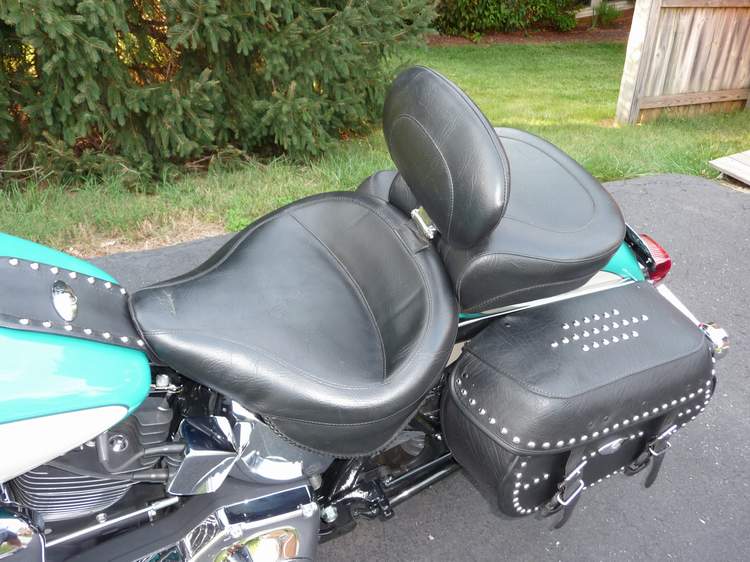 Mustang Wide Touring seats with backrest - Harley Davidson ...