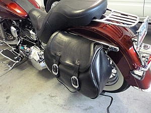 Harley Davidson Softail Saddlebags Pair 91541-00-p1030280.jpg