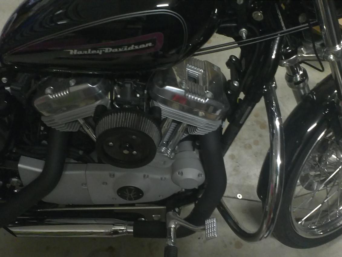 Just did a 2 inch tank lift and wire tuck. : r/sportster