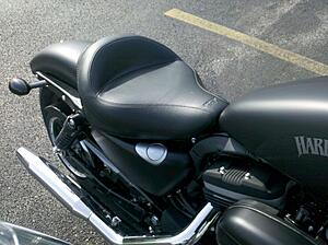 Mustang Wide Solo review for 2012 Iron 883-ofadb.jpg