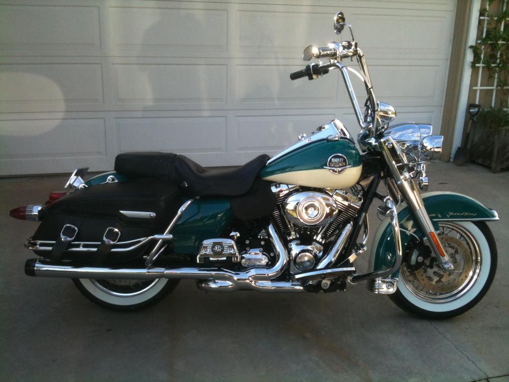 16'' or 18" ape hangers on a road king with a windshield? pics? - Page