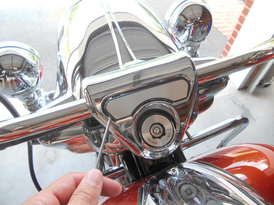 road king handlebar cover removal