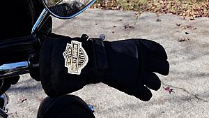 pull your gloves up over your heated grips when you get off bike-20171226_104530.jpg