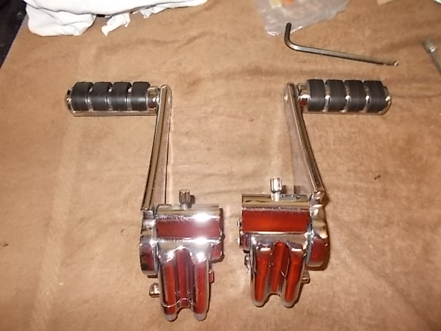 Kuryakyn 4571 Adjustable Passenger Pegs for Harley-Davidson並行