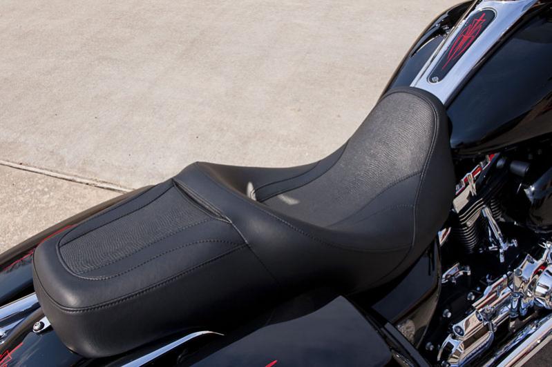 54181-11 Brand New 2011 CVO SG Seat w/Snake Insert - Harley Davidson Forums