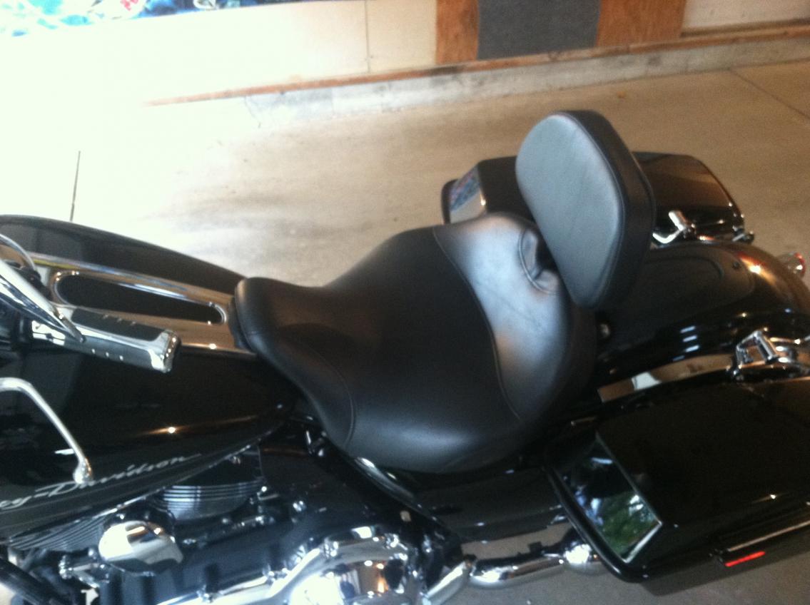 HD Signature Series solo seat, backrest, pillion - Harley Davidson Forums