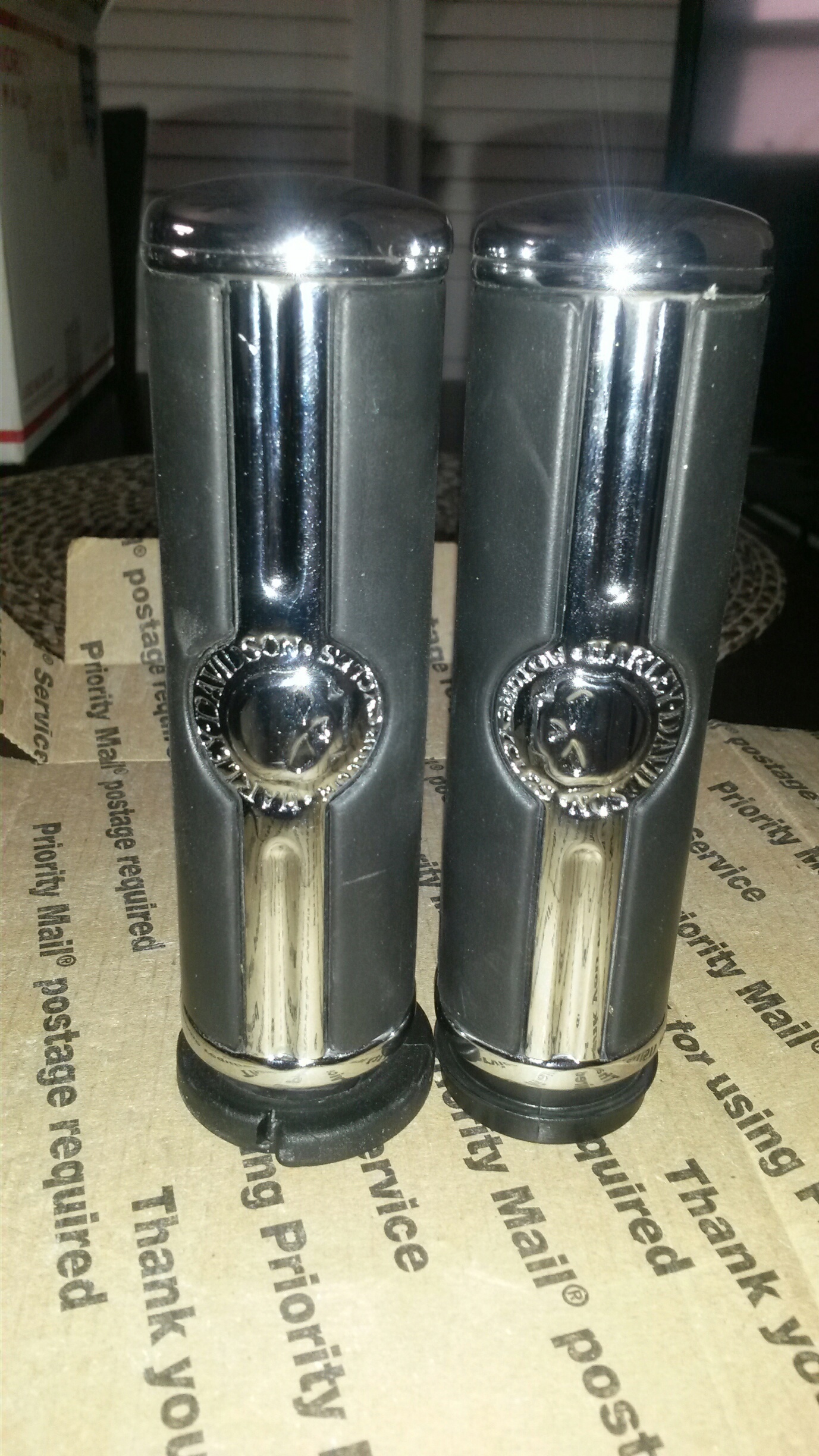 harley davidson willie g skull hand grips