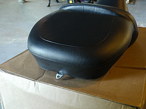 Harley stock touring seat. 0.  Like new.  PN 54000033-p1120371.jpg