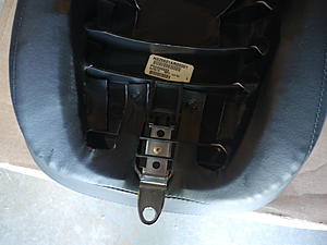 Harley stock touring seat. 0.  Like new.  PN 54000033-p1120374.jpg