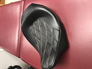 HD Low Profile Solo touring Seat #52000248-img_1090.jpg