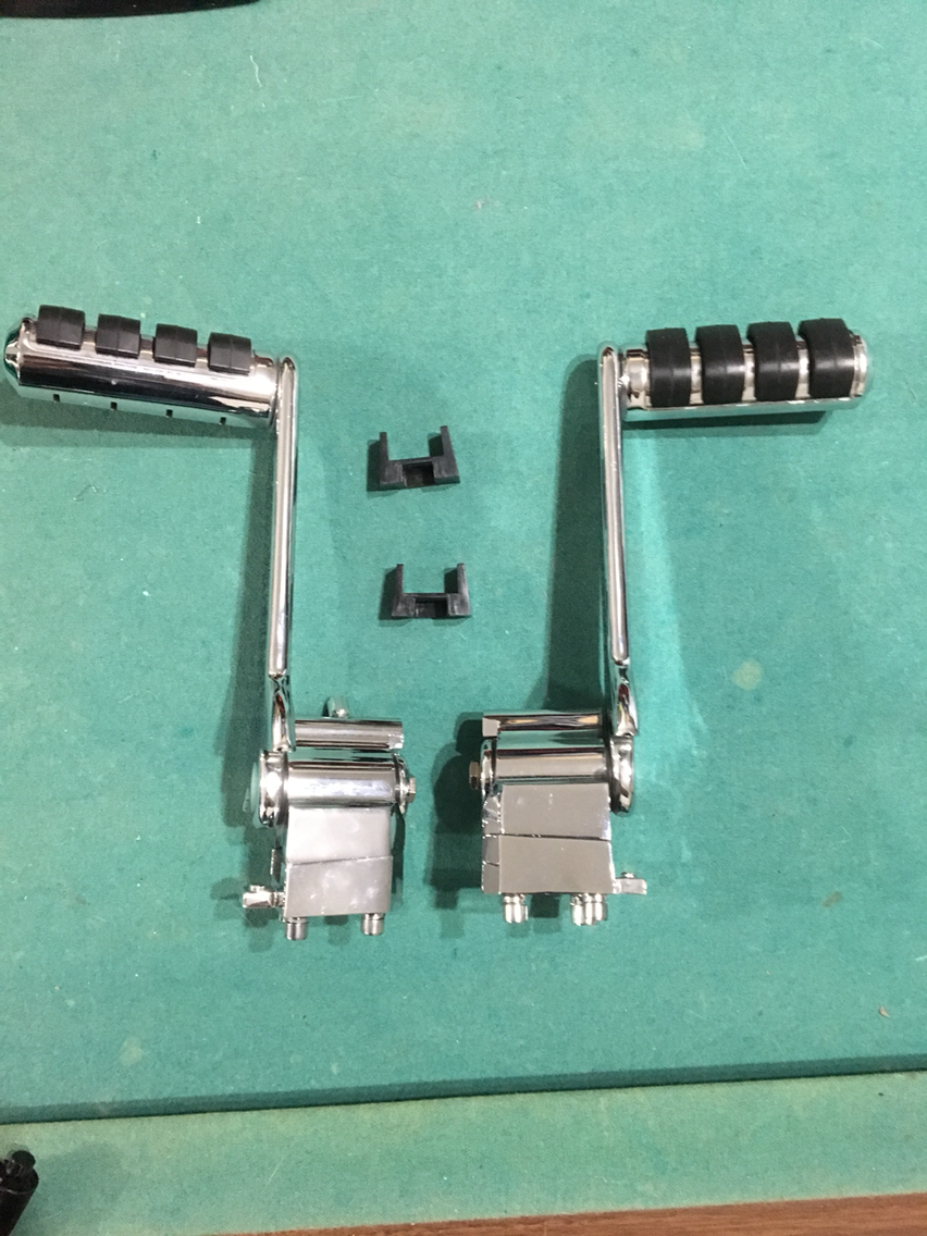 Kuryakyn 4571 Adjustable Passenger Pegs for Harley-Davidson並行