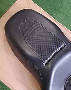 2006-2007 Street Glide Seat and Backrest-20220323_102553.jpg