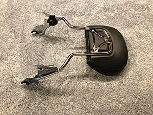 Sissy bar with pad, like new-dpdqpwf.jpg