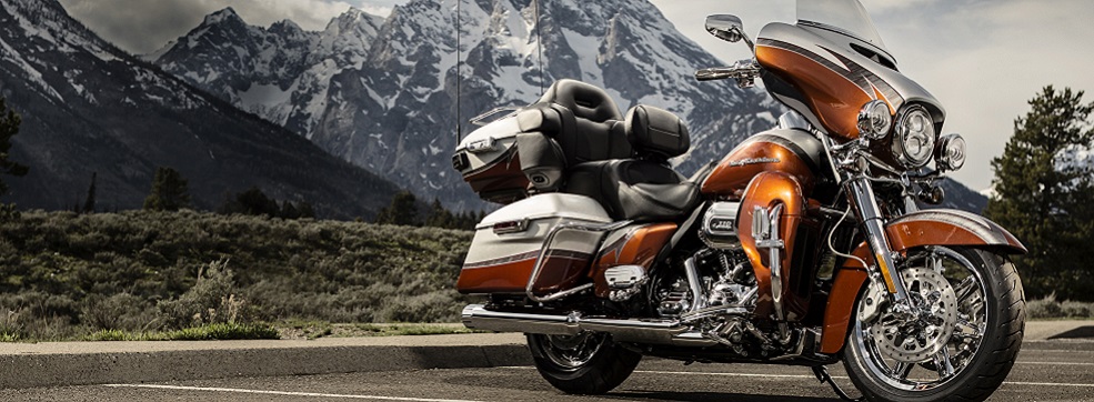 Beauty shot of CVO Ultra Limited against mountain horizon