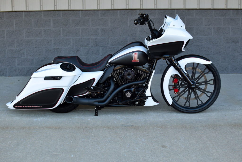 2015 Custom Road Glide Bagger Is a No Expenses Spared Showpiece